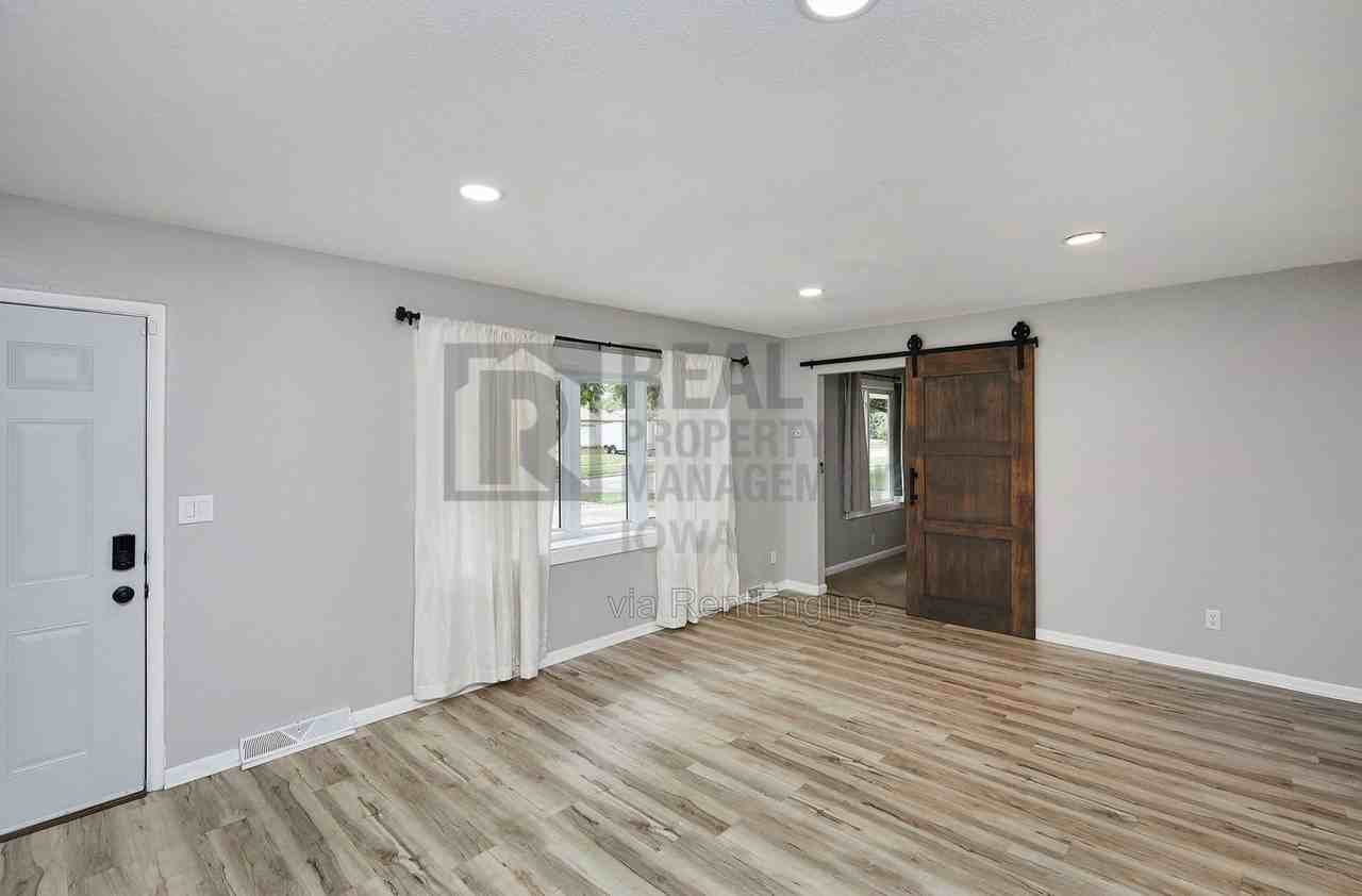 510 Sw Franklin Dr - Photo 4 of 32