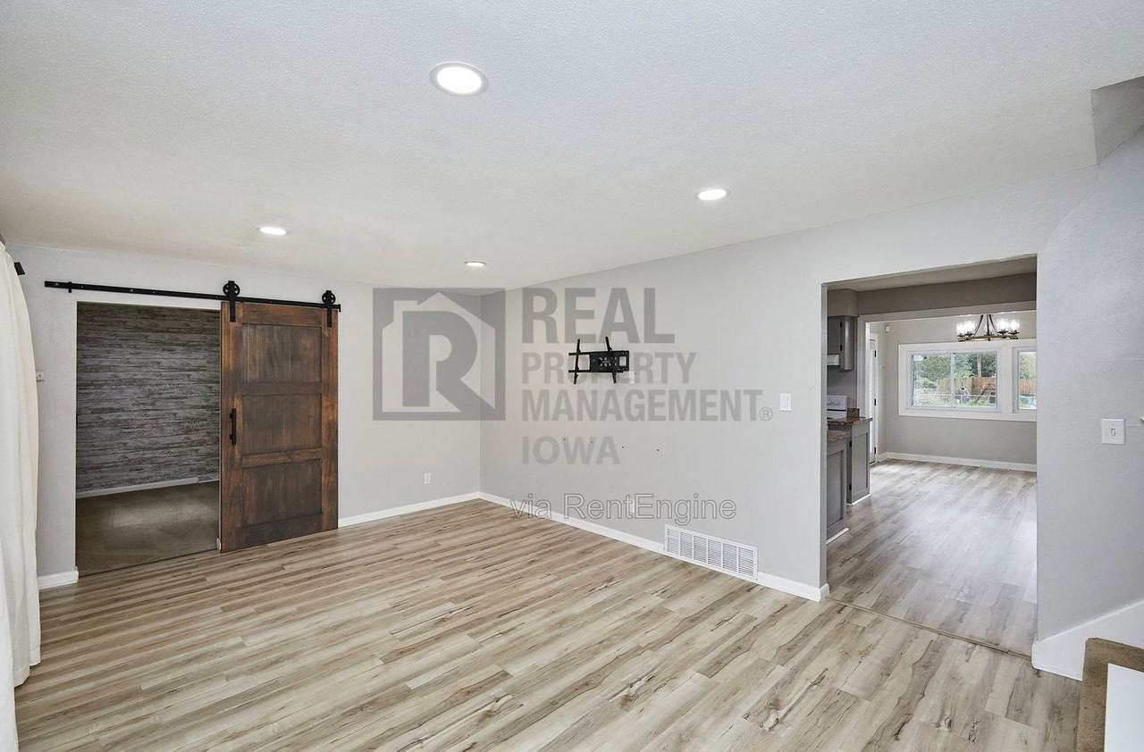510 Sw Franklin Dr - Photo 5 of 32