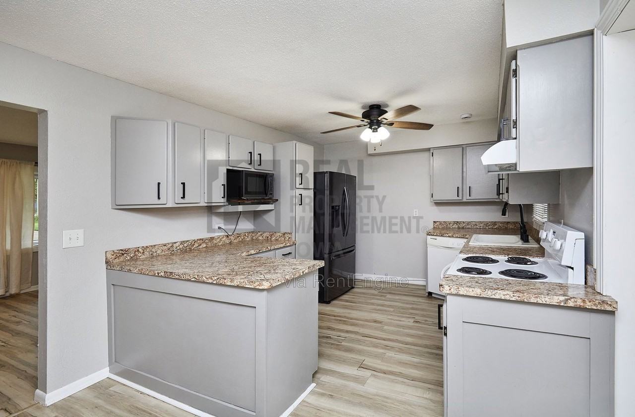 510 Sw Franklin Dr - Photo 6 of 32