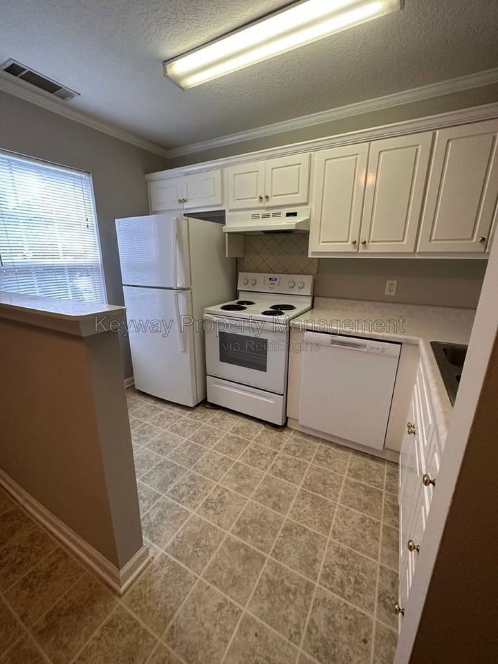 124 Brittany Way - Photo 4 of 24