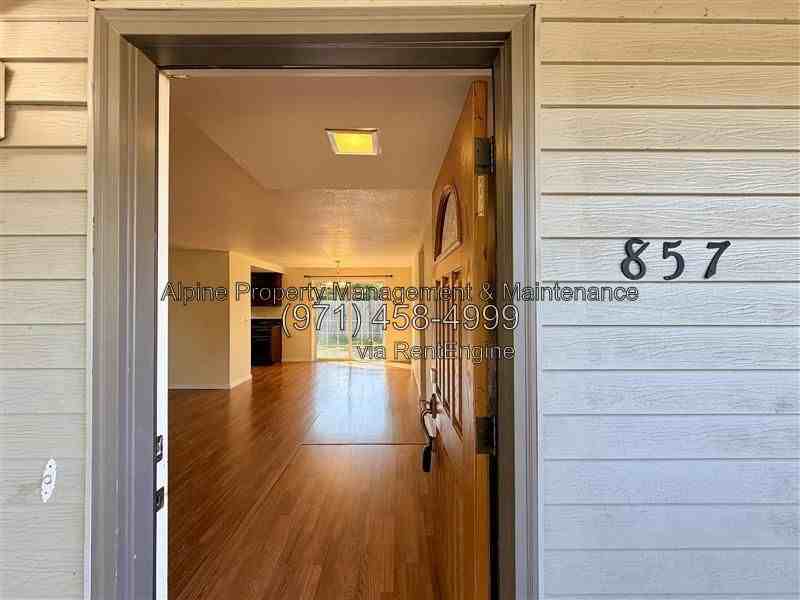 857 Linn Ave - Photo 3 of 36