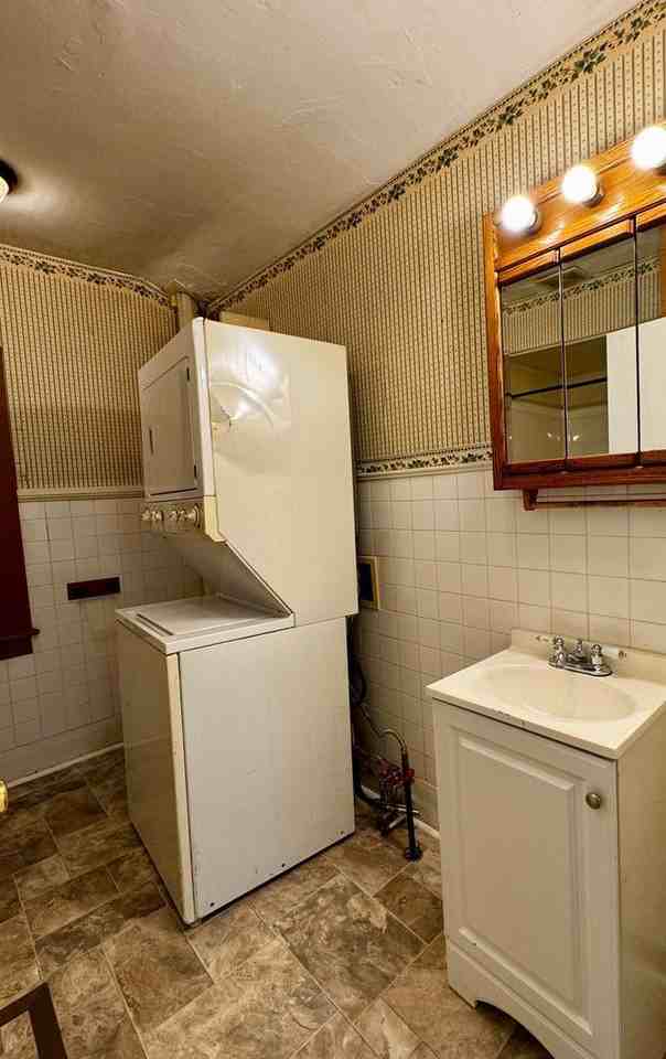 1382 Park St - Photo 7 of 11