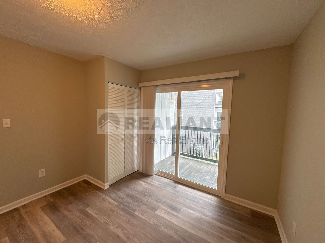 201 Lakeshore Dr #11 - Photo 6 of 13