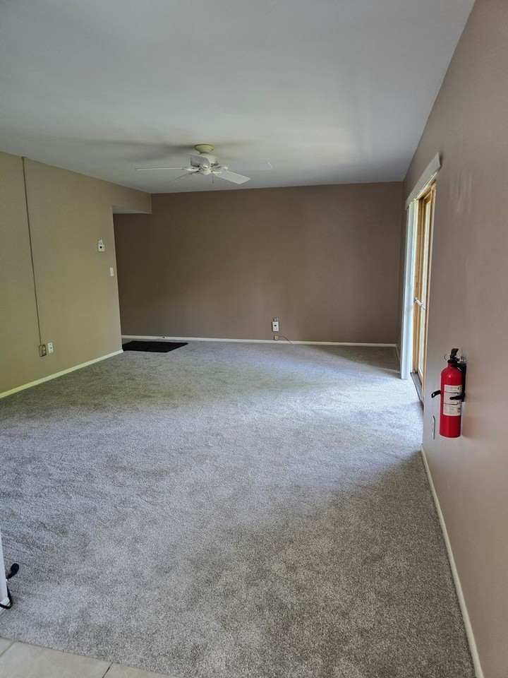 714 Garland Cir - Photo 3 of 17
