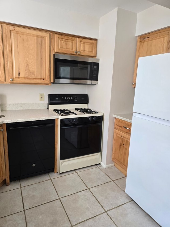 714 Garland Cir - Photo 5 of 17