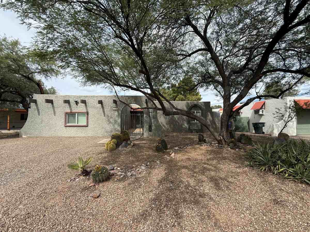 5131 E Citrus St - Photo 3 of 50