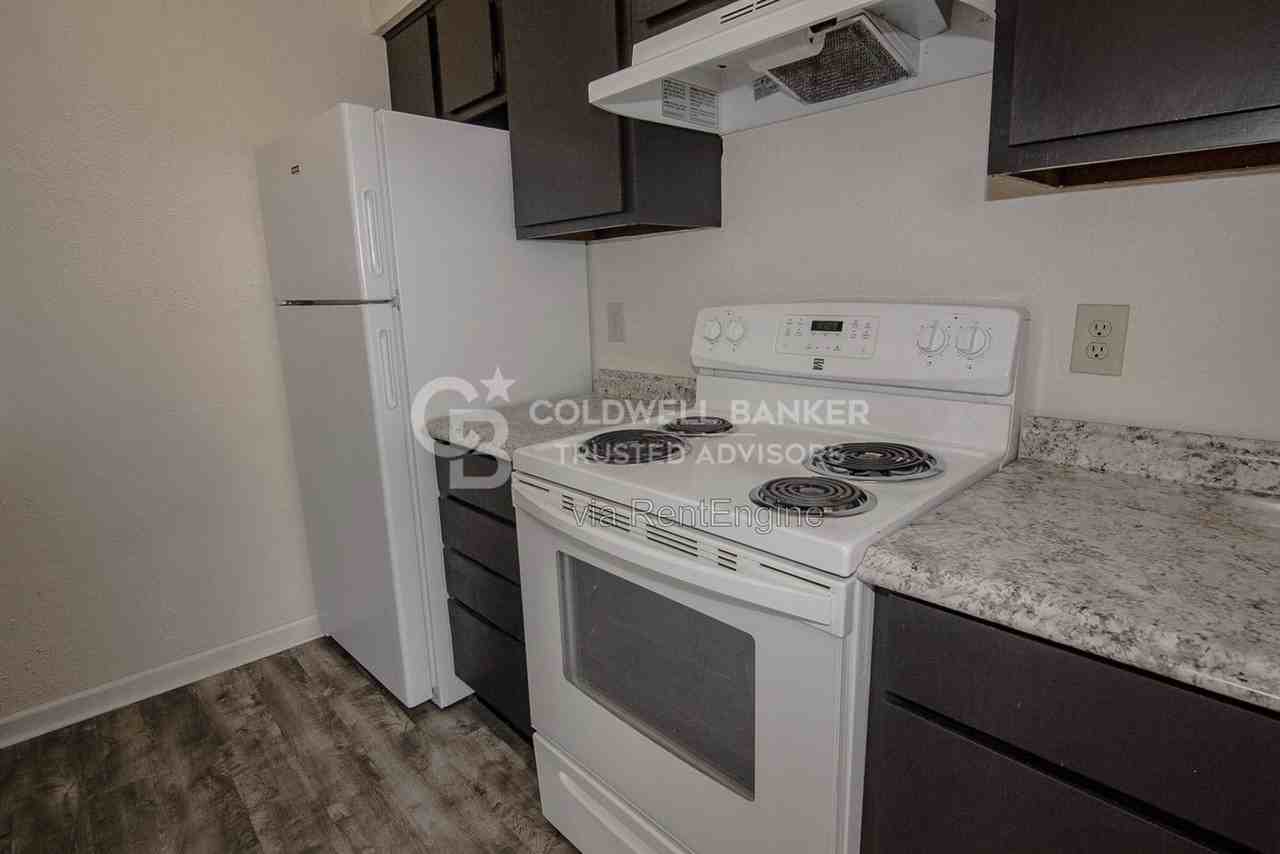 604 Nw 15th St #5 - Photo 2 of 14
