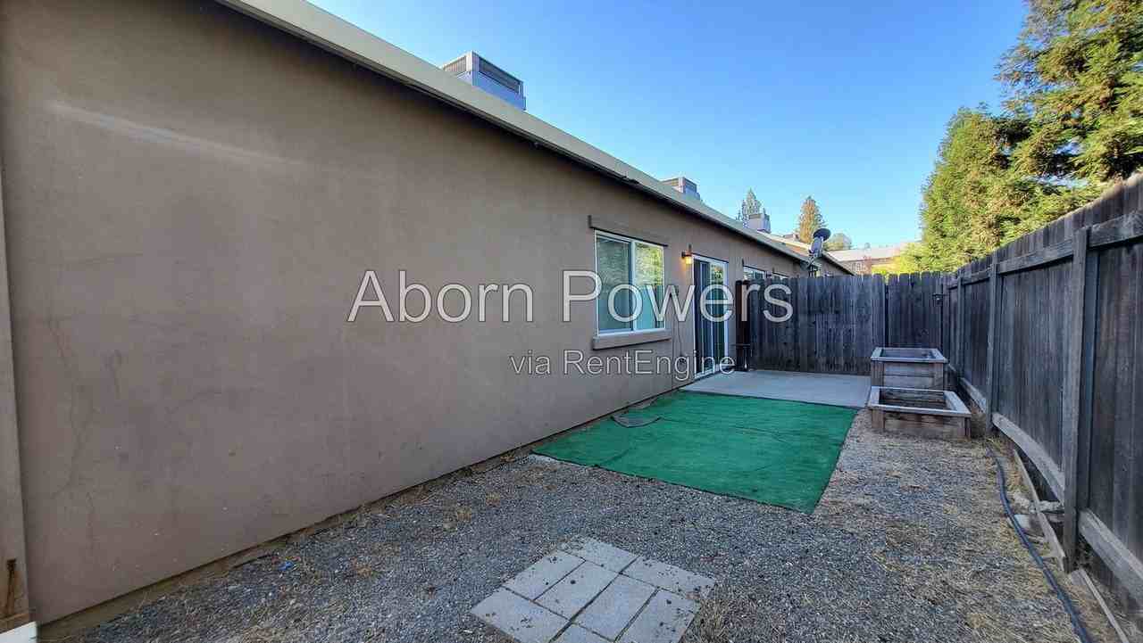 626 Pearl Pl #D - Photo 6 of 14