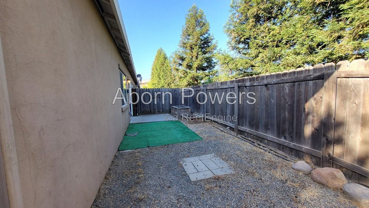 626 Pearl Pl #D - Photo 7 of 14