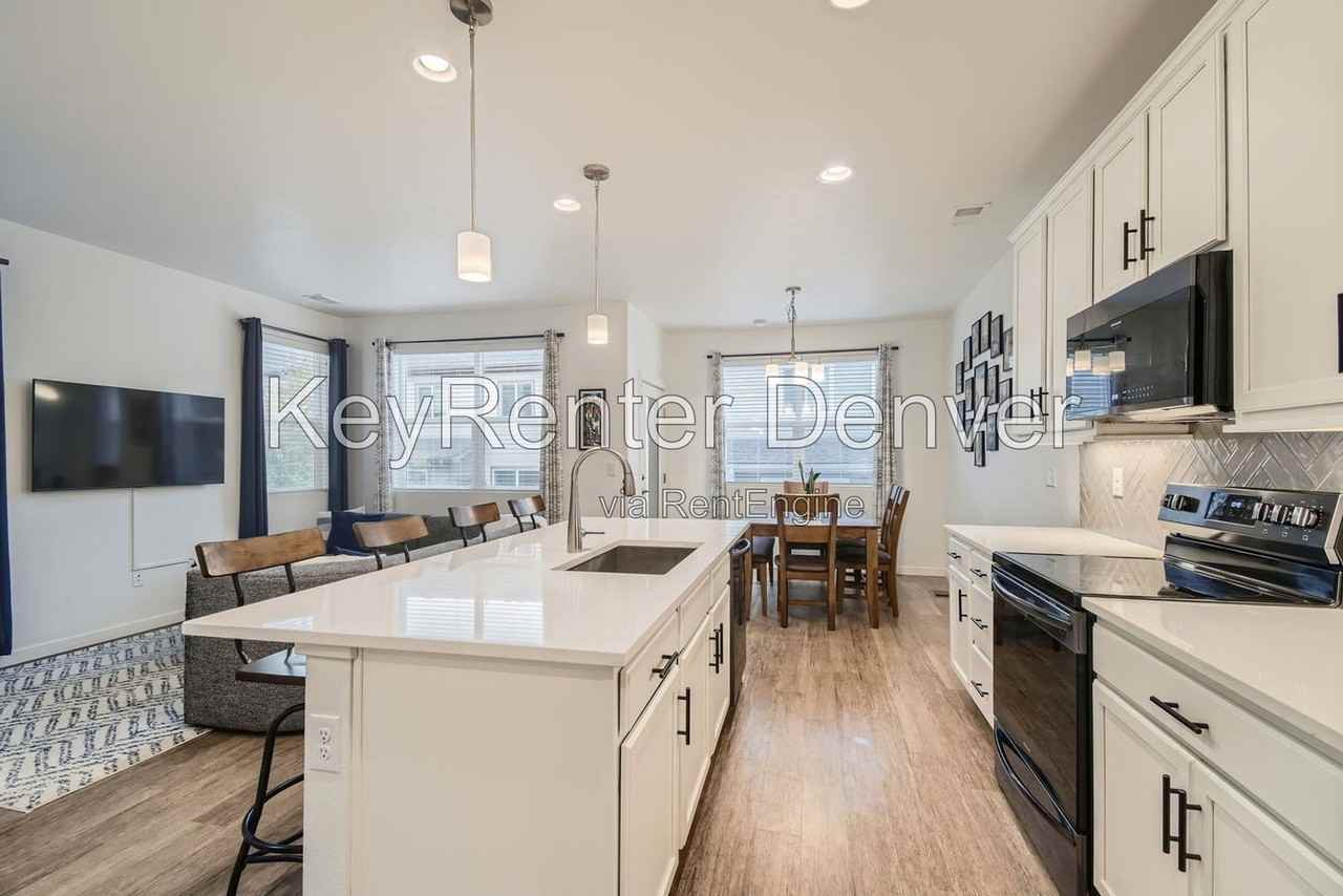 9758 Albion Ln - Photo 3 of 12