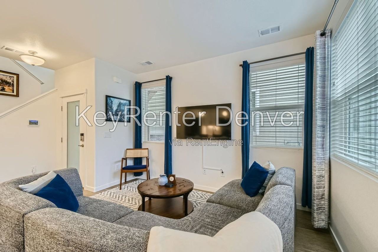 9758 Albion Ln - Photo 4 of 12