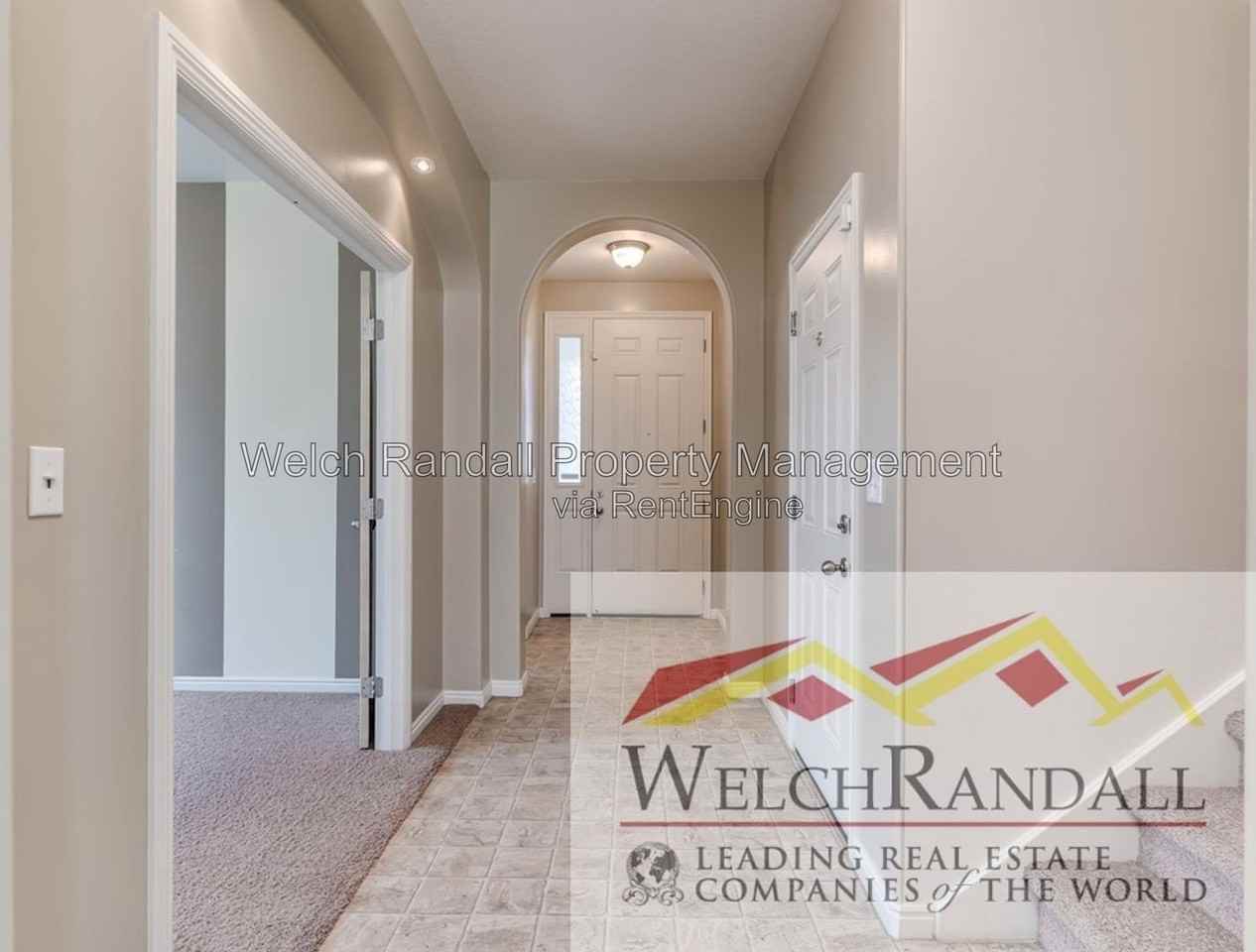 897 Oxford Dr - Photo 3 of 26