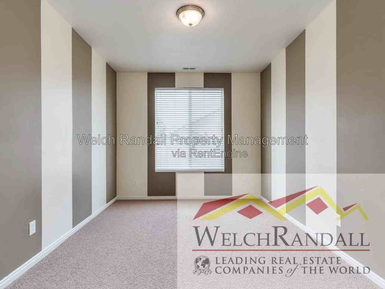 897 Oxford Dr - Photo 4 of 26