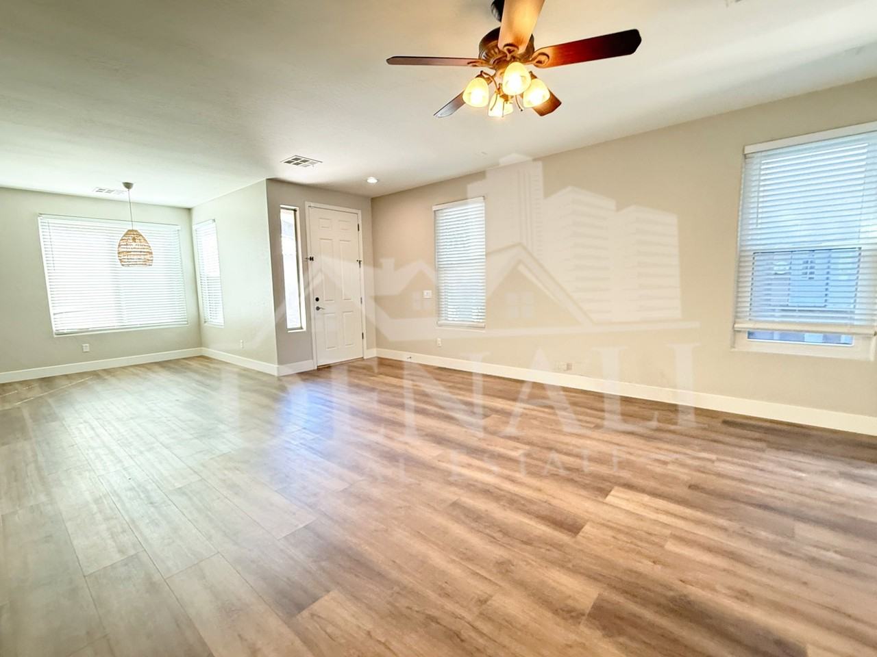 1260 S Amber St - Photo 4 of 28