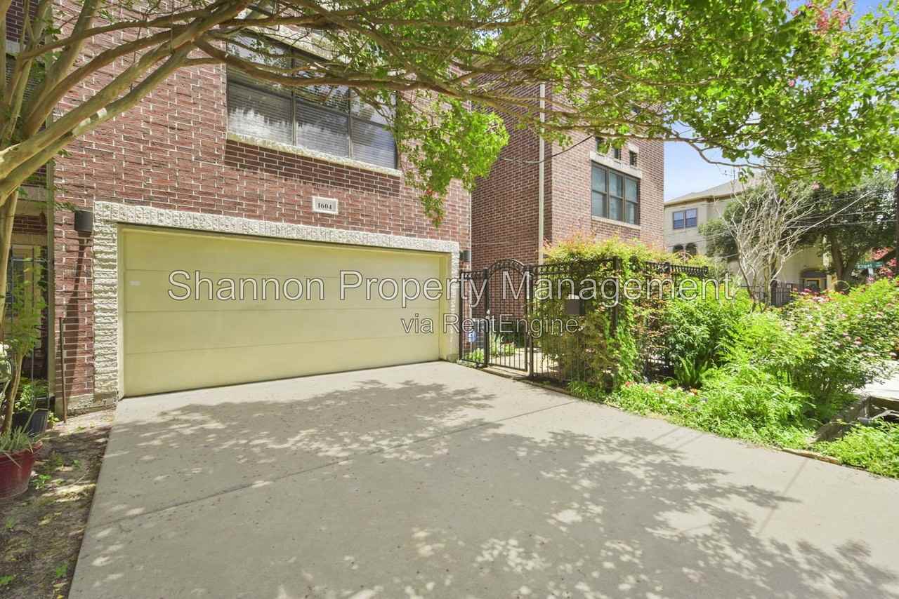 1604 Reinerman St - Photo 6 of 44