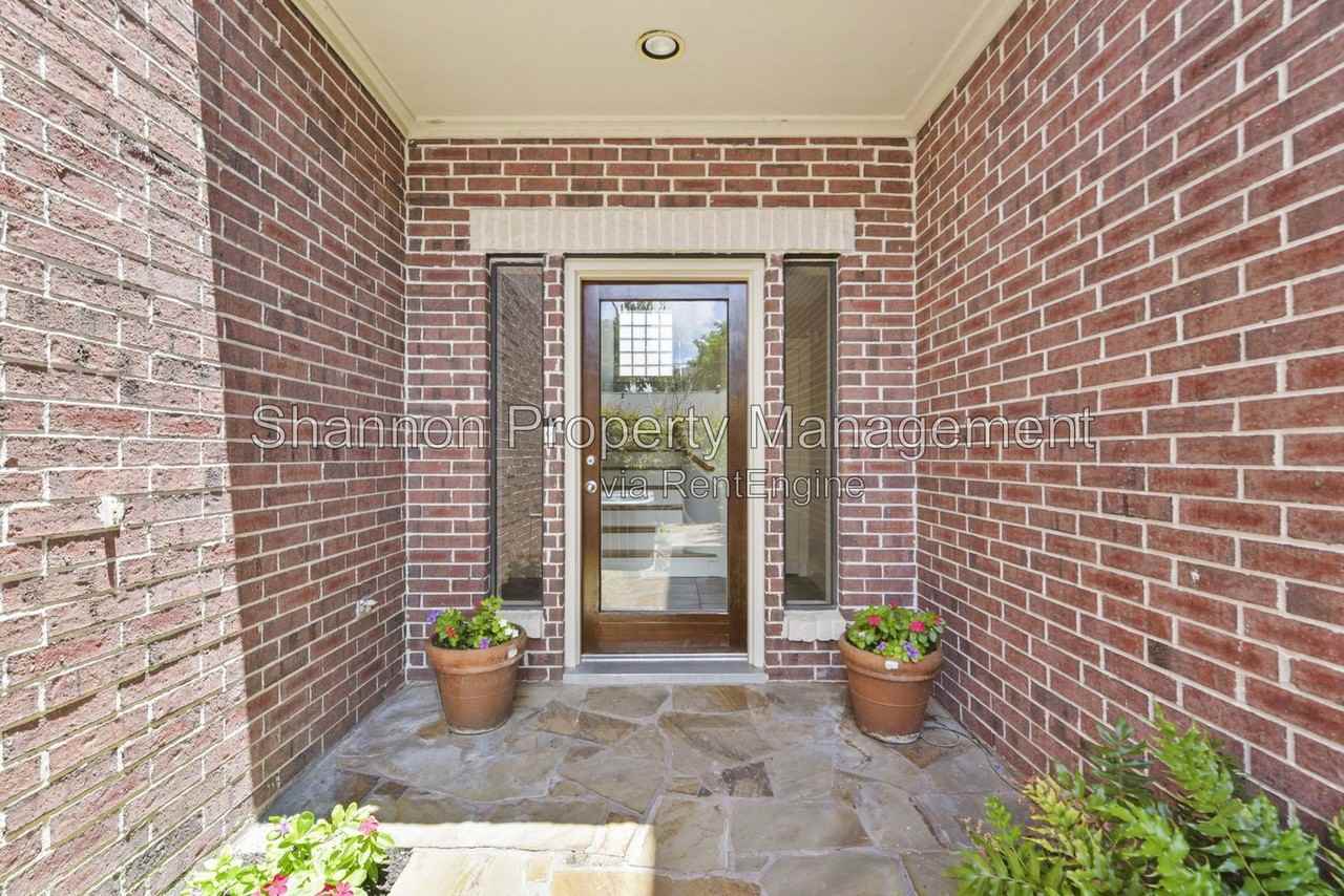 1604 Reinerman St - Photo 7 of 44