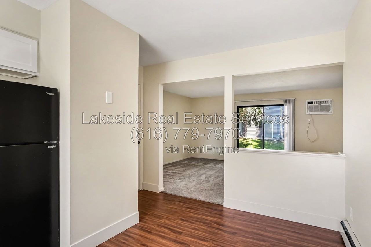1011 36th St Sw #2 - Photo 3 of 14