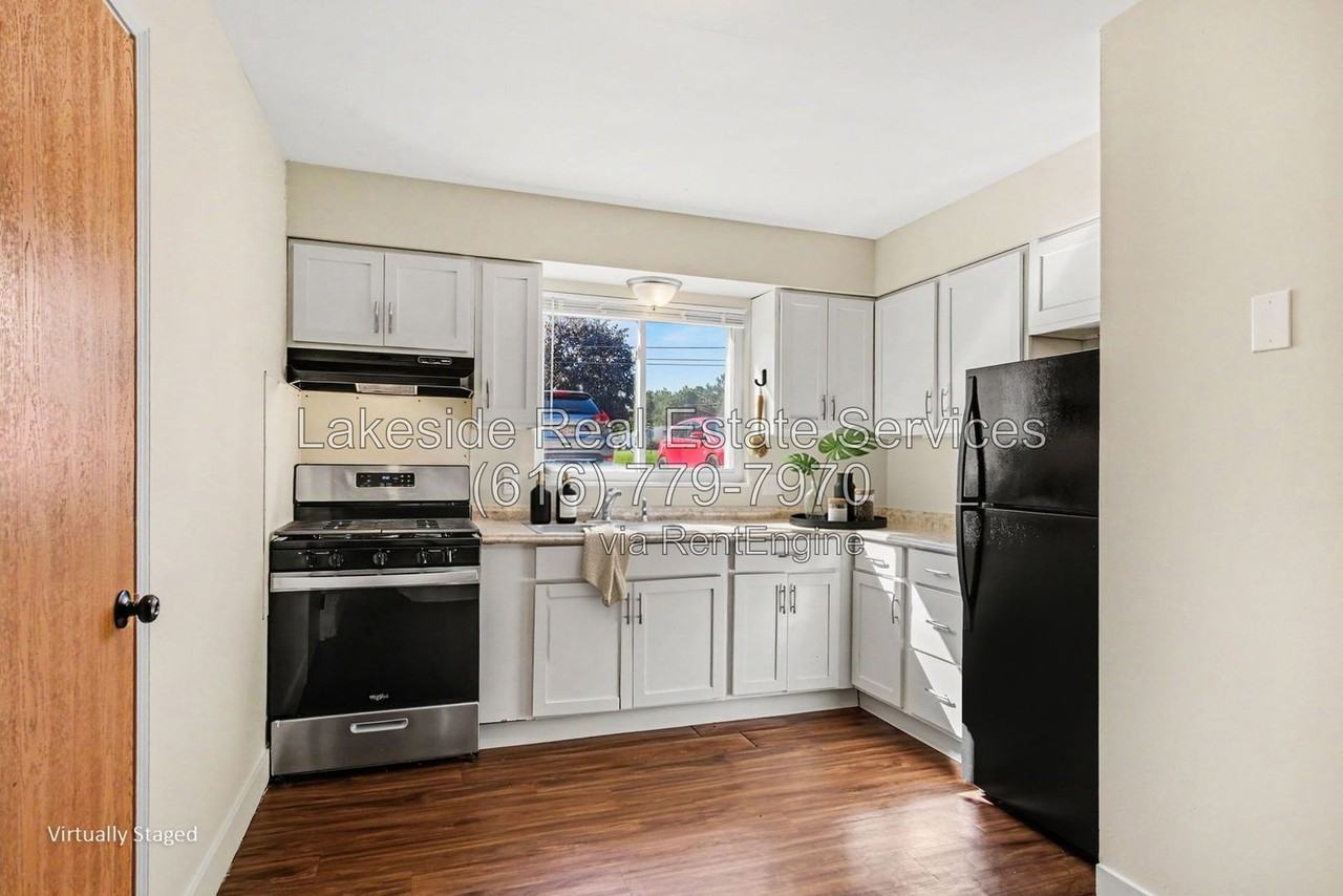 1011 36th St Sw #2 - Photo 4 of 14