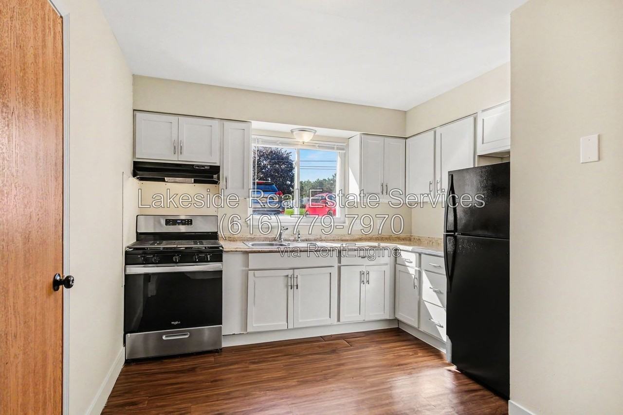 1011 36th St Sw #2 - Photo 5 of 14