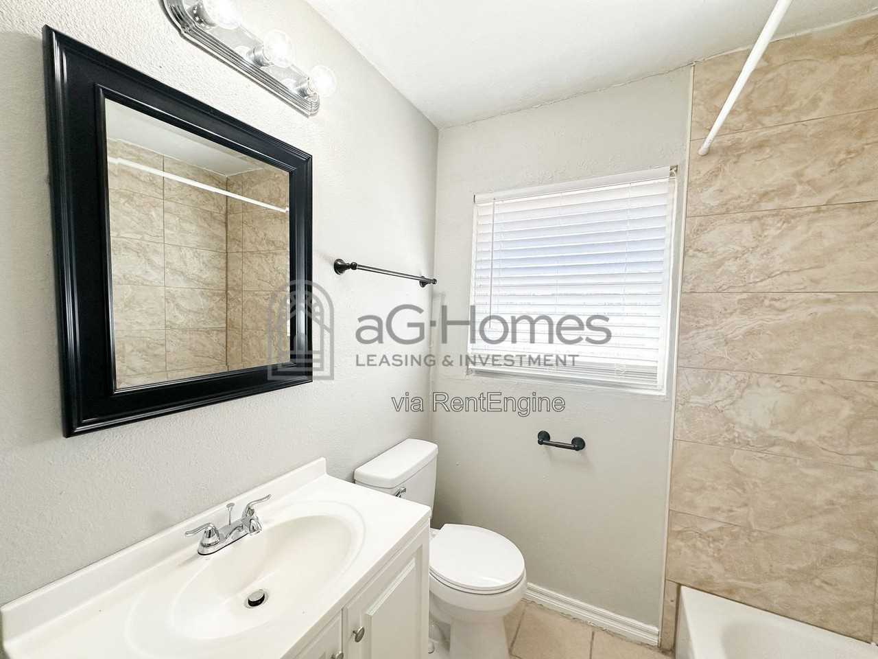 1508 Ne 44th St - Photo 2 of 17