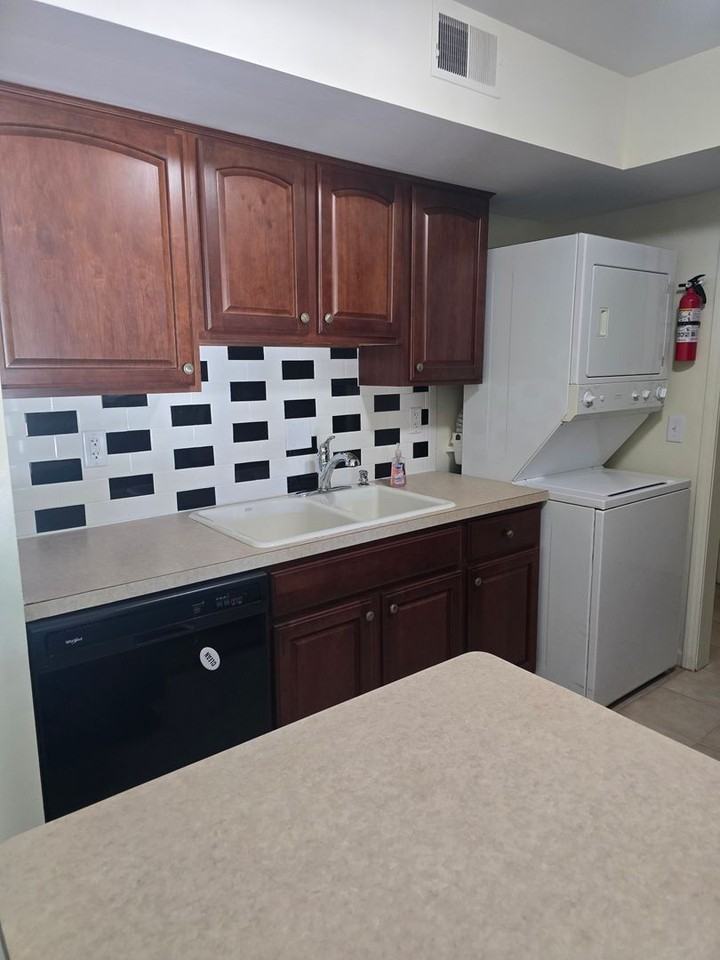 748 W Kilgore Rd #308 - Photo 2 of 14