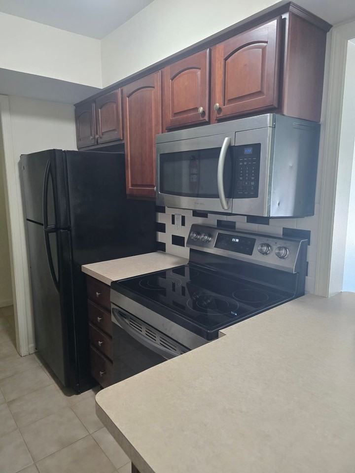 748 W Kilgore Rd #308 - Photo 3 of 14