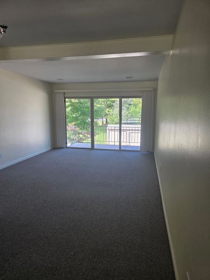 748 W Kilgore Rd #308 - Photo 4 of 14