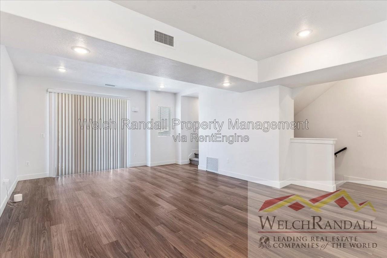 2336 W James Way - Photo 3 of 38
