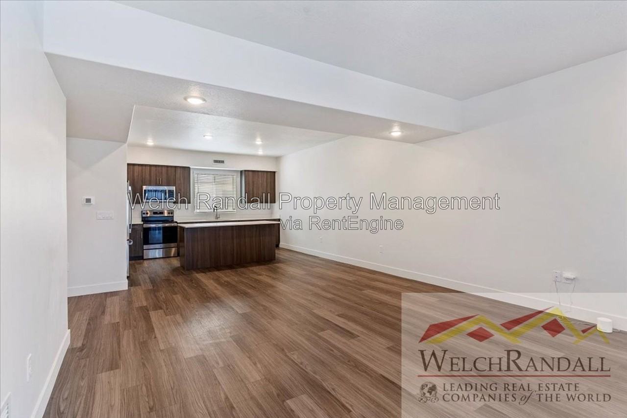 2336 W James Way - Photo 6 of 38