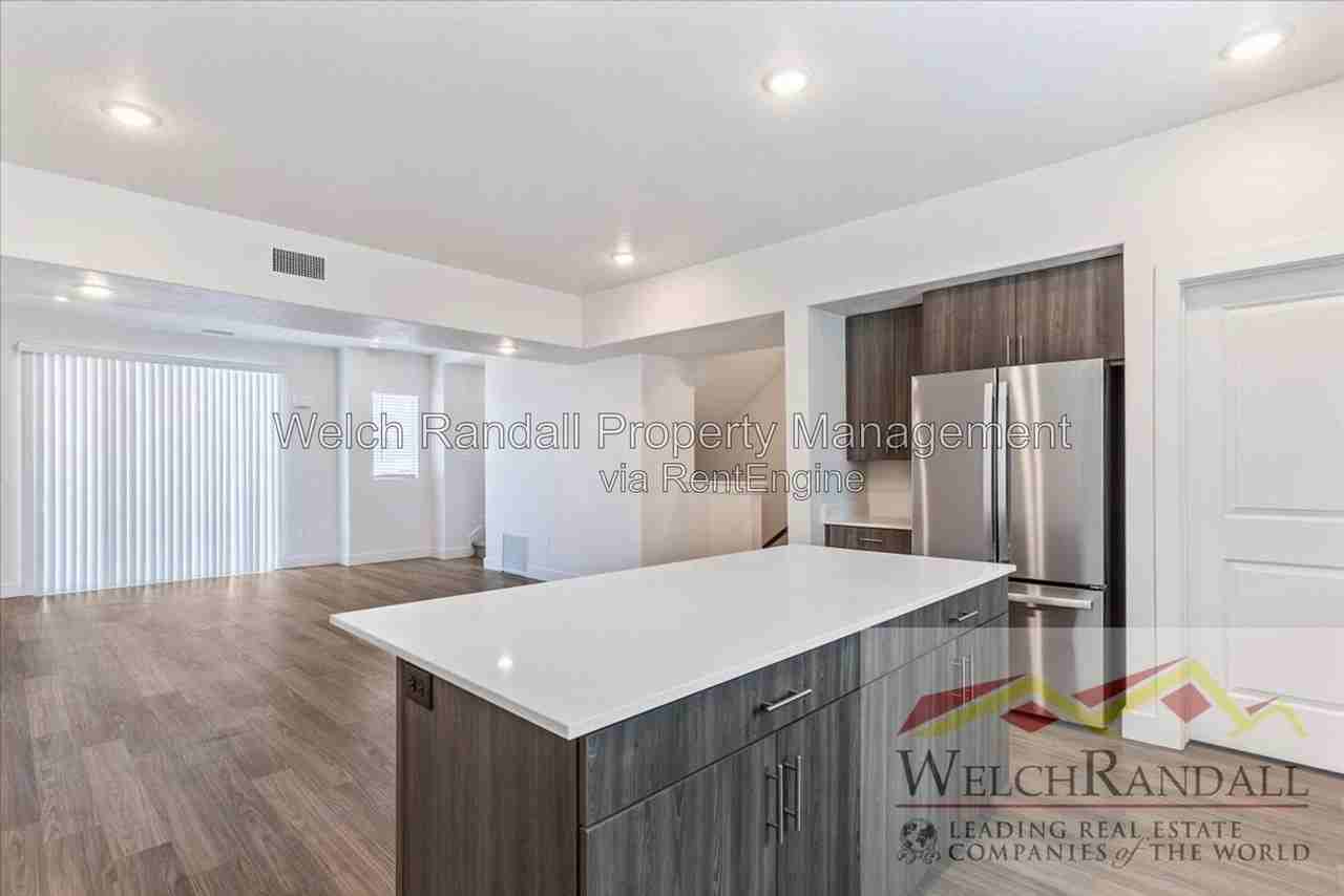 2336 W James Way - Photo 7 of 38