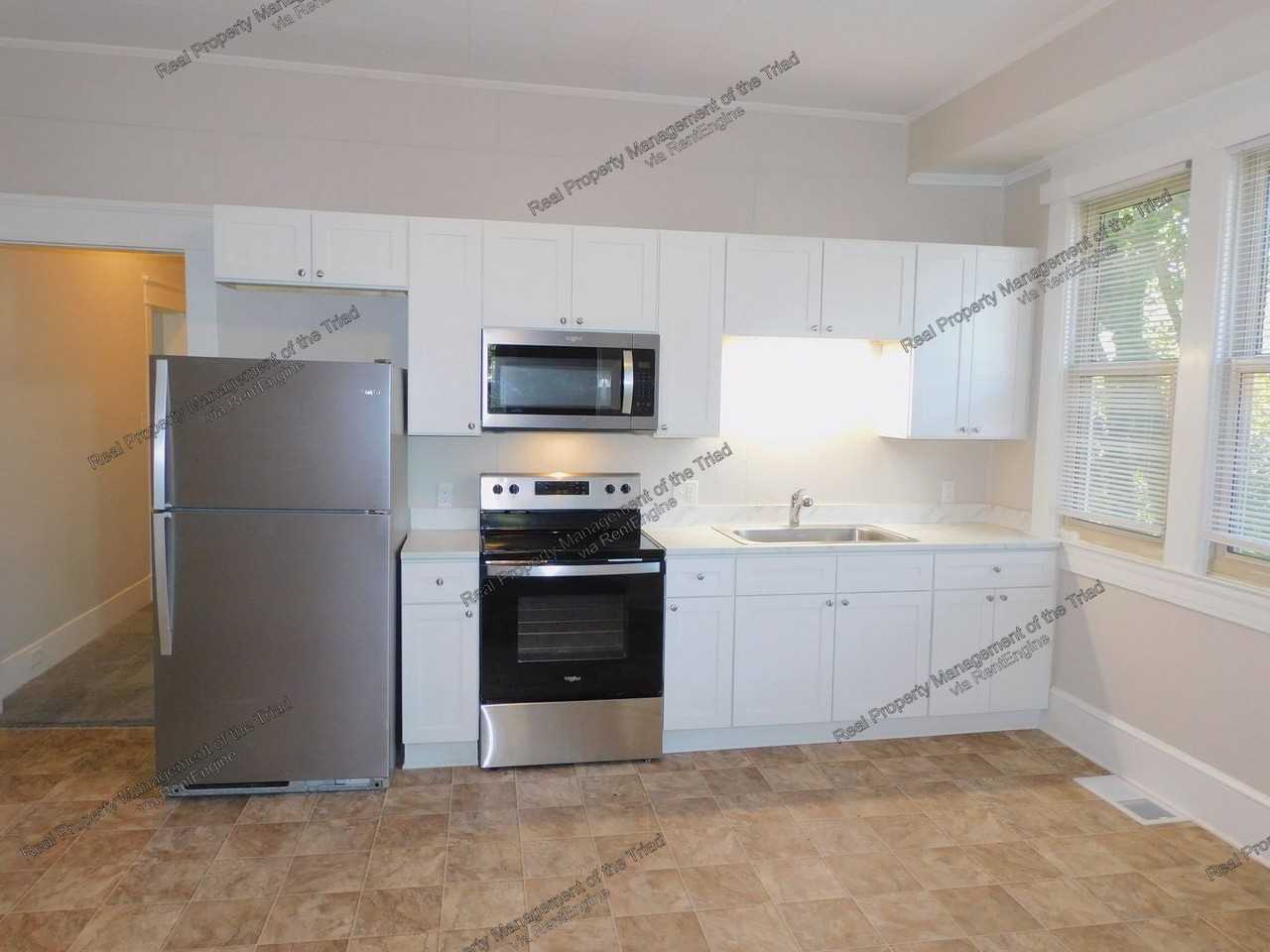 1814 E 1st St - Photo 5 of 20