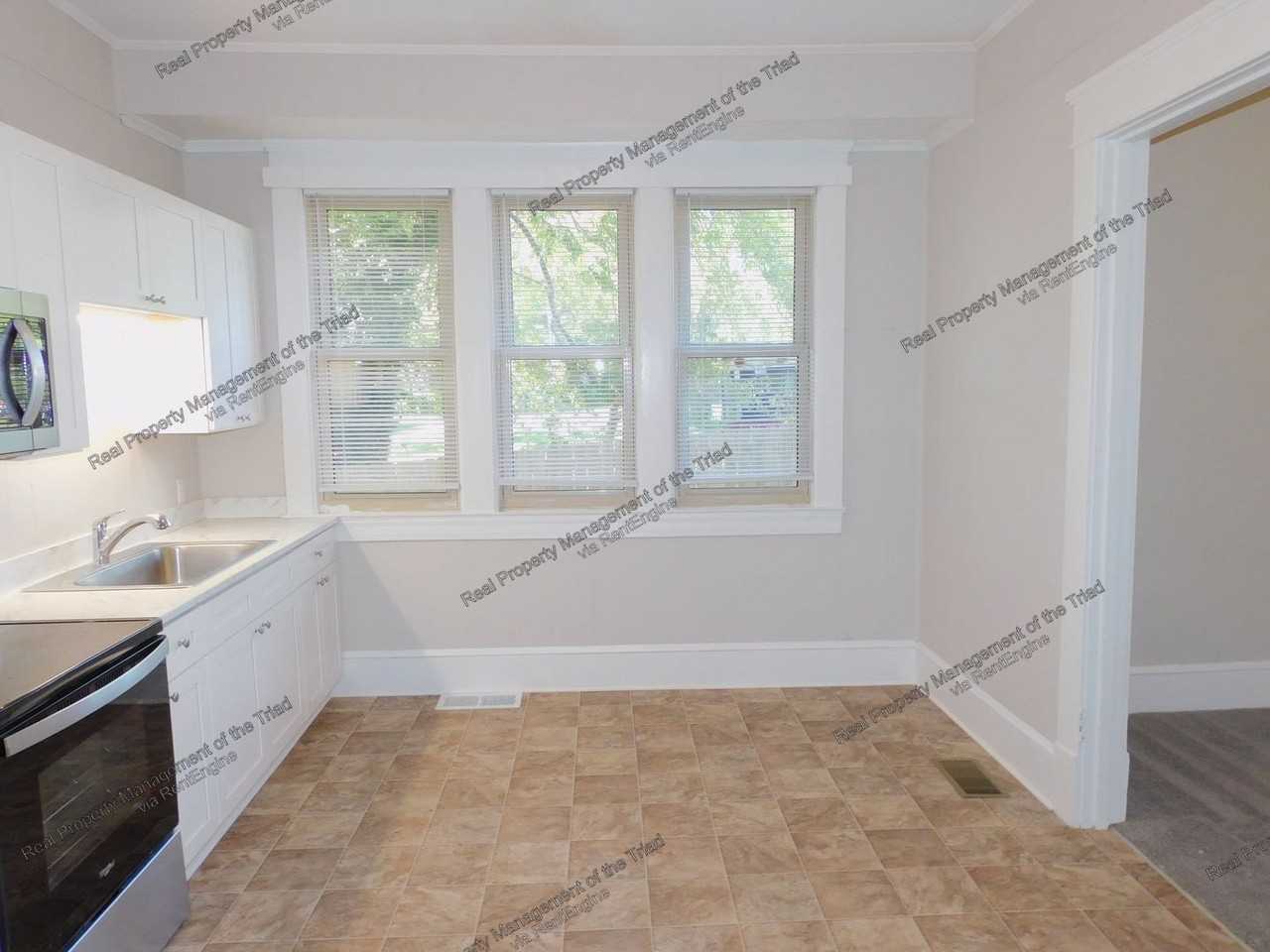 1814 E 1st St - Photo 6 of 20