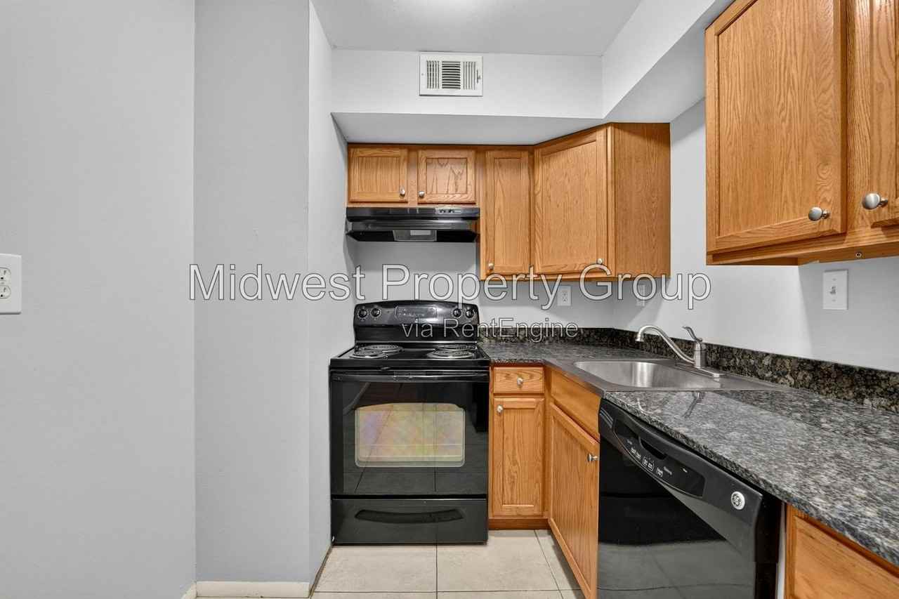 2501 S Big Bend Blvd #3 - Photo 3 of 14
