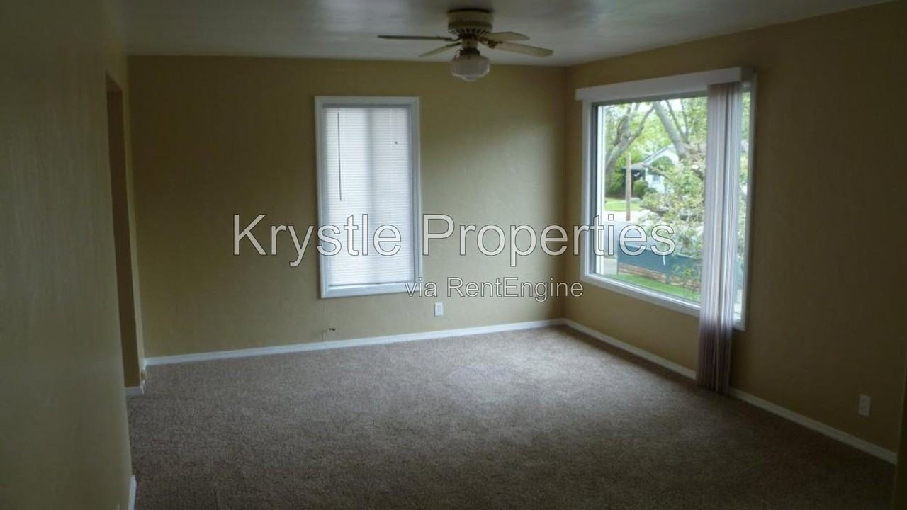 615 Russell St - Photo 2 of 10