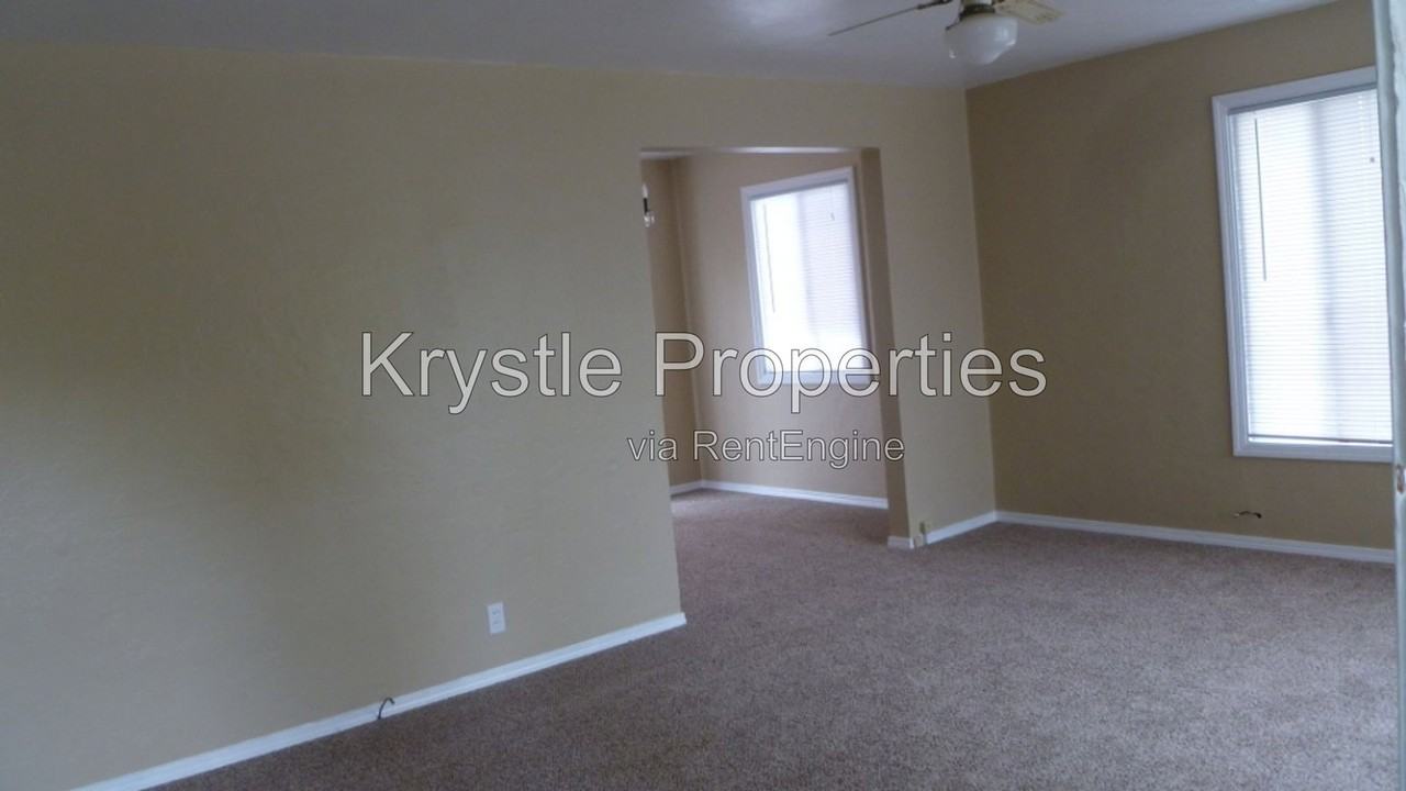 615 Russell St - Photo 3 of 10