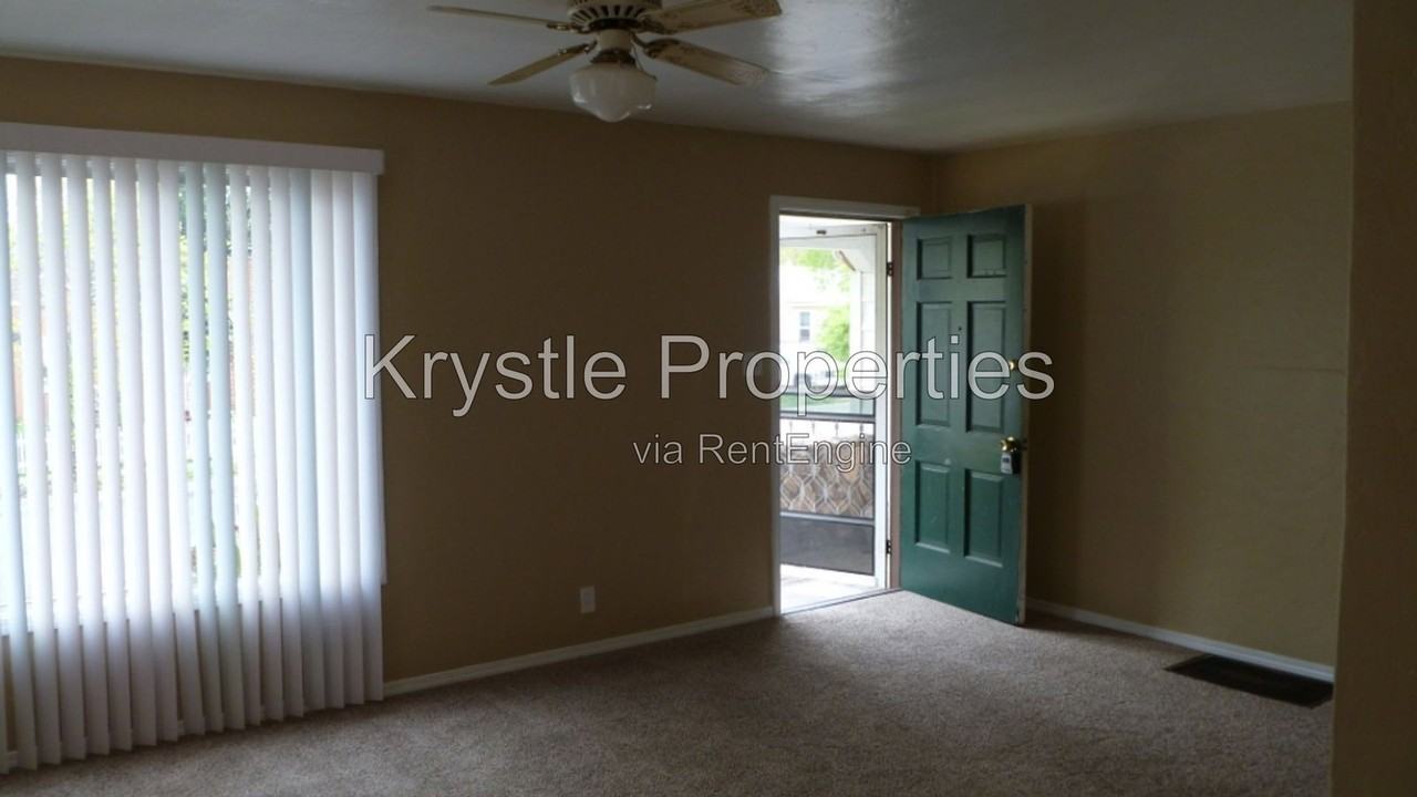 615 Russell St - Photo 6 of 10