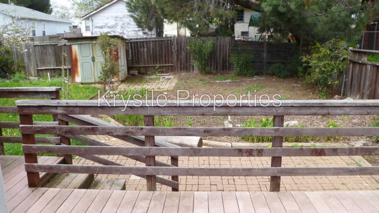 615 Russell St - Photo 7 of 10