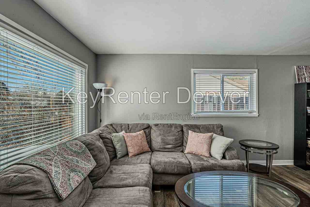 1232 Victor St - Photo 4 of 50
