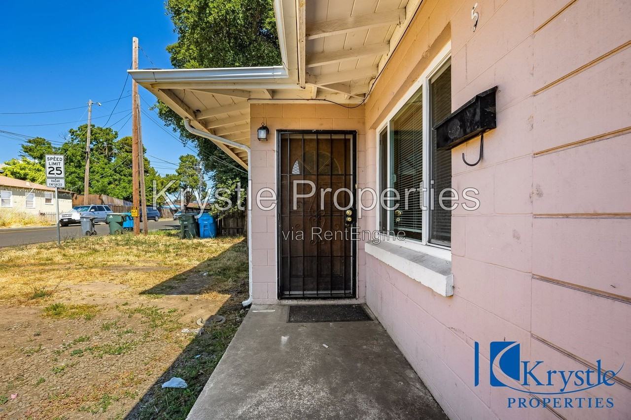5 Woodrow Ave - Photo 2 of 27