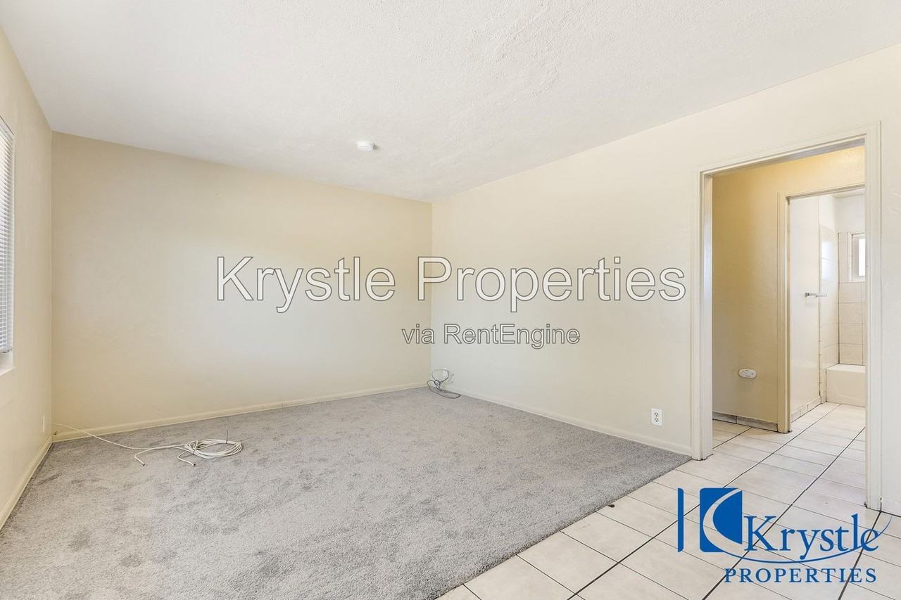 5 Woodrow Ave - Photo 3 of 27