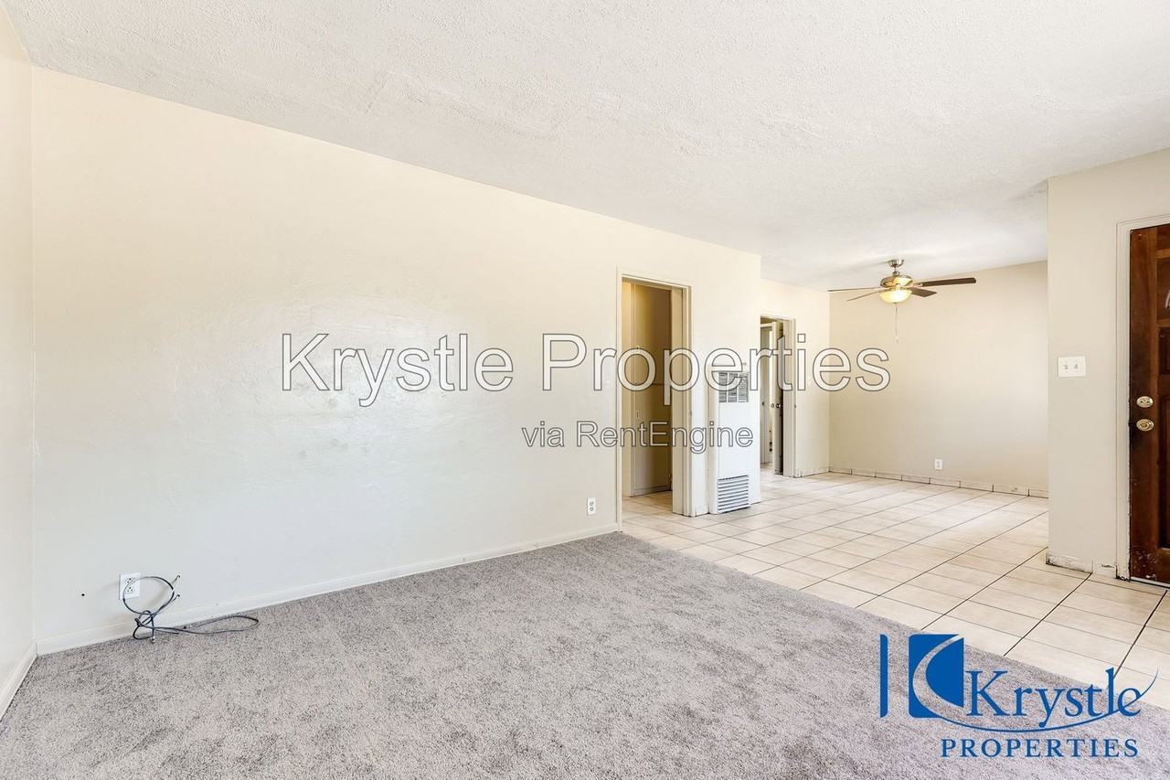 5 Woodrow Ave - Photo 4 of 27