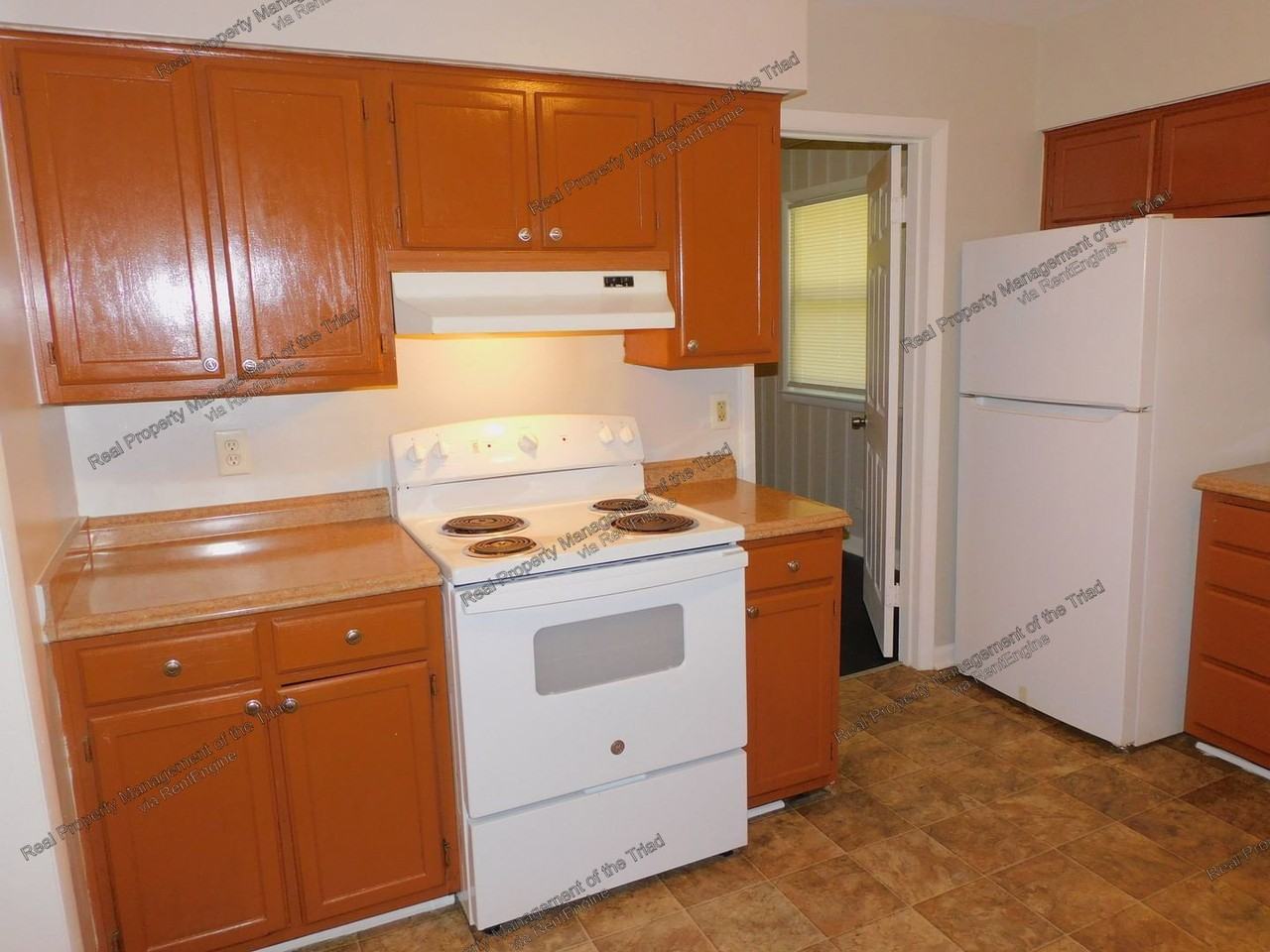 2002 Belcrest Dr - Photo 2 of 20