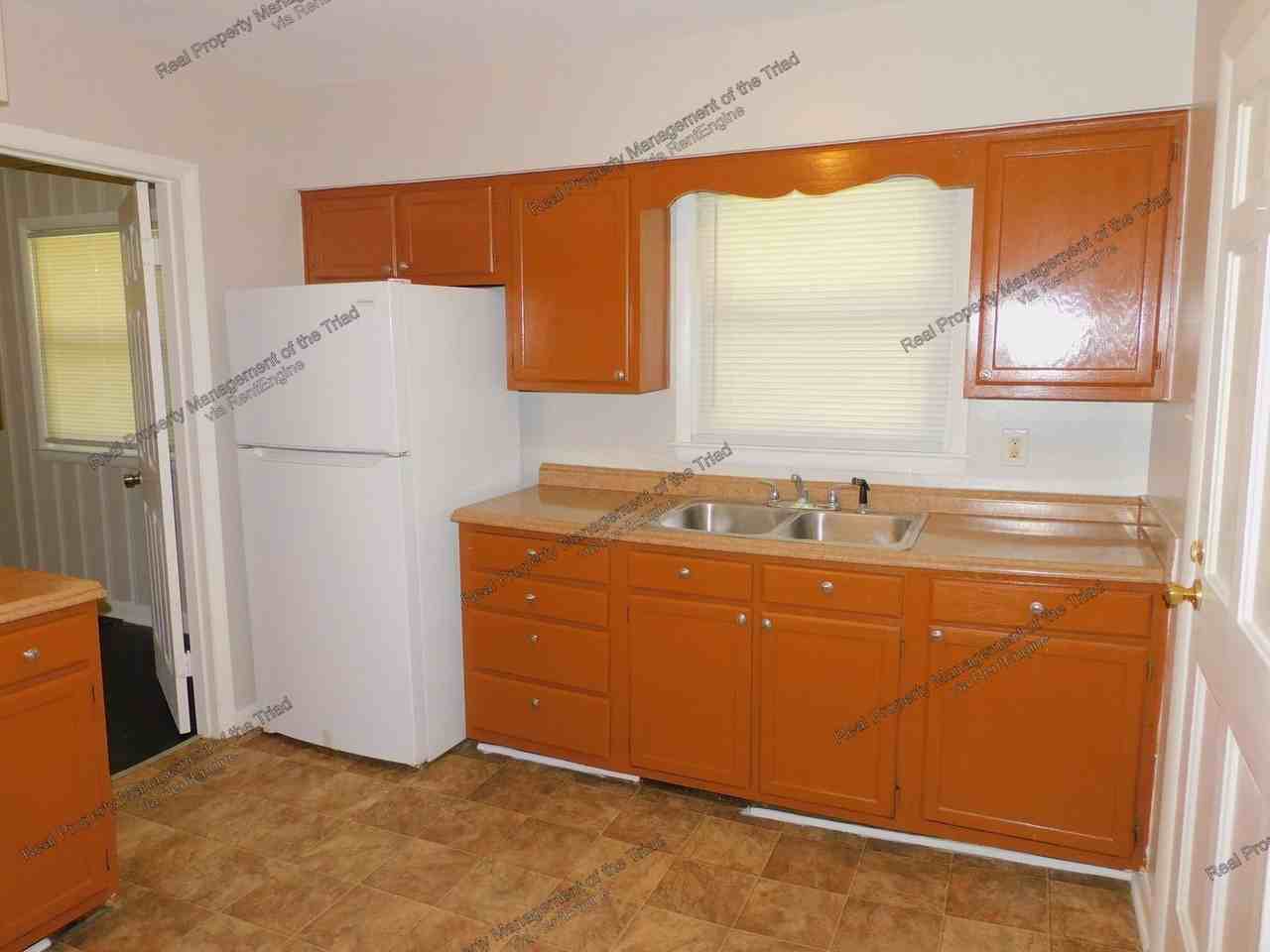 2002 Belcrest Dr - Photo 3 of 20