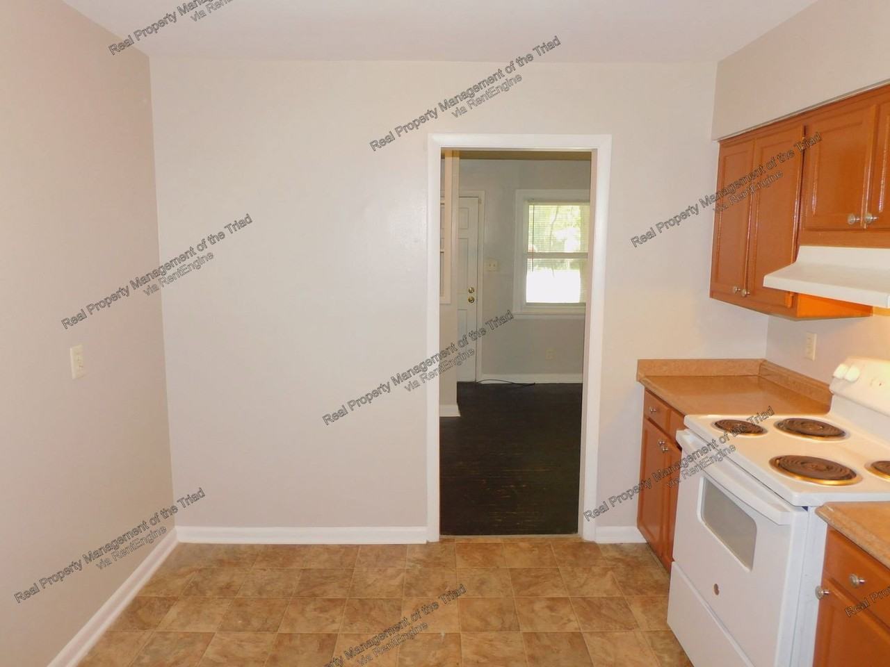 2002 Belcrest Dr - Photo 4 of 20