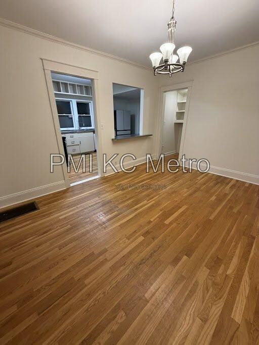 3833 Campbell St - Photo 5 of 31