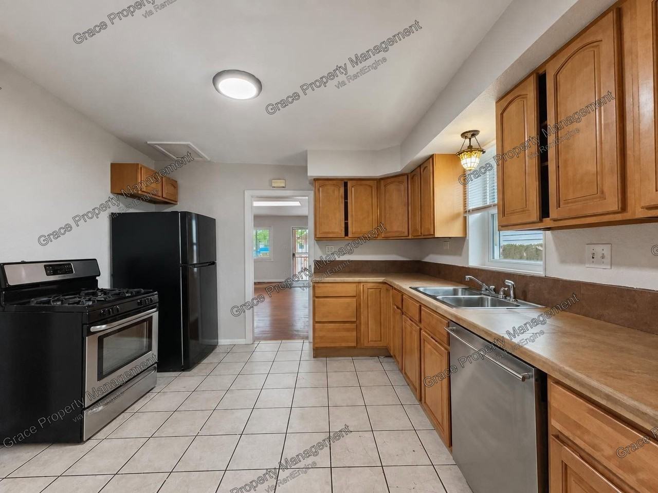 4317 Sherman St - Photo 7 of 19