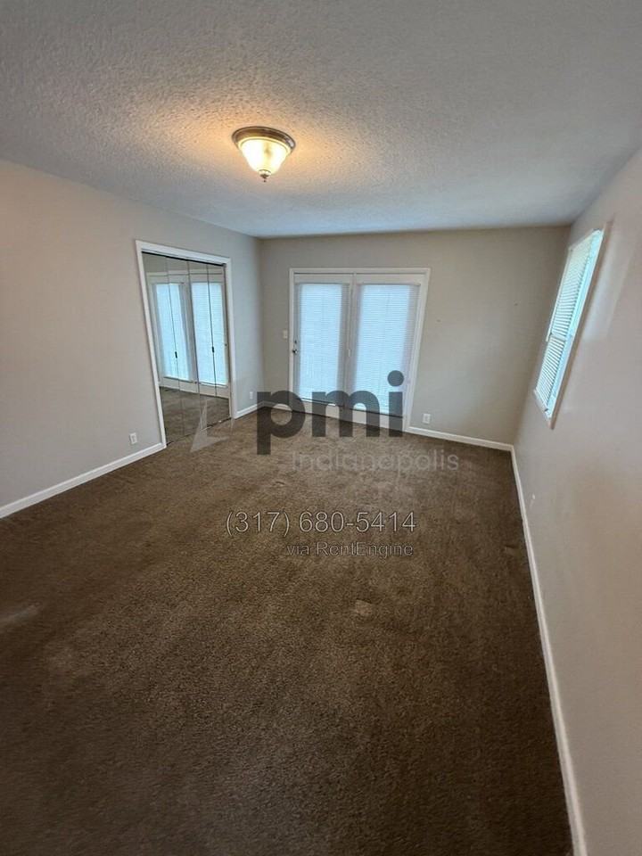 300 N Ellis Rd - Photo 7 of 33
