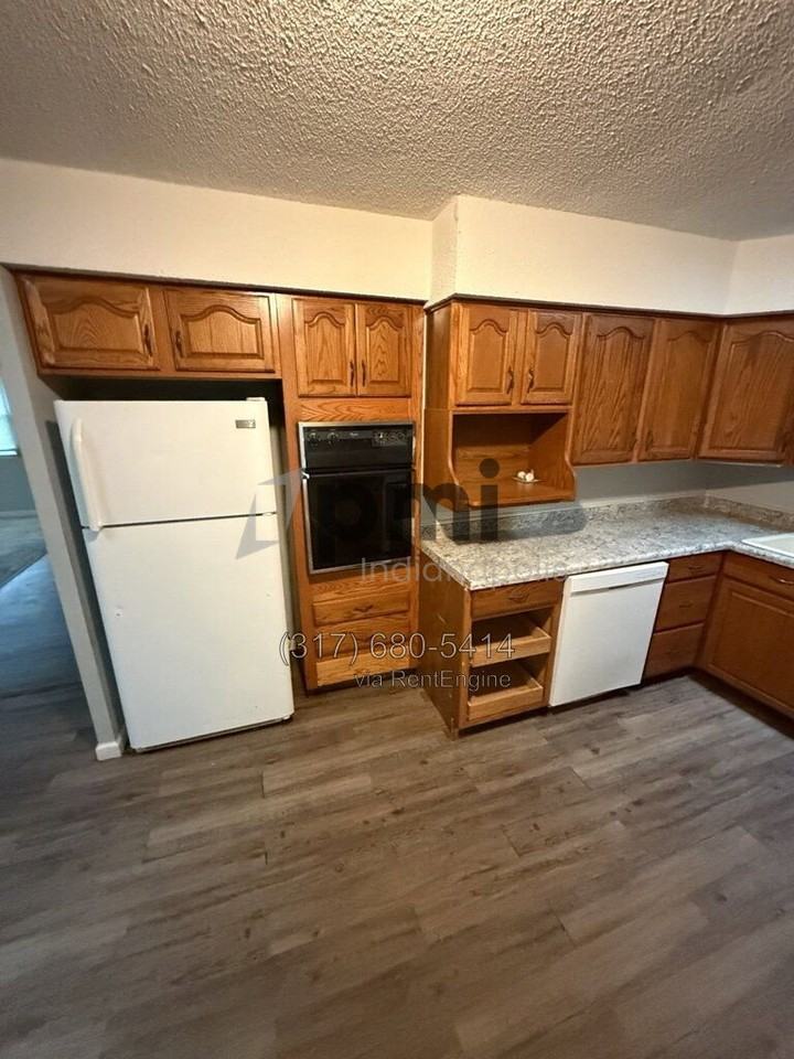 300 N Ellis Rd - Photo 5 of 33