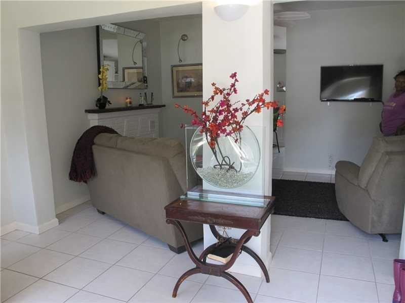 1725 SW 13th St - Photo 3 of 8