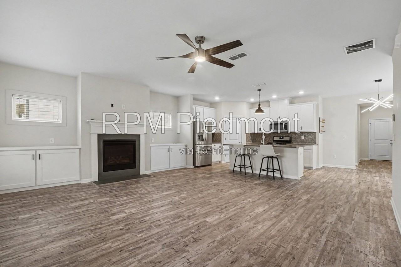 4732 Electric Ave Sw - Photo 2 of 32